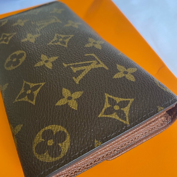100% AUTHENTIC LV wallet - Picture 2 of 7